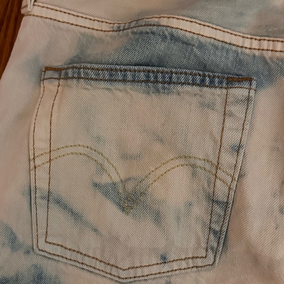 Vintage 90s Levi’s 501 red tab up cycled with the unique at home bleach pattern - Picture 10 of 10